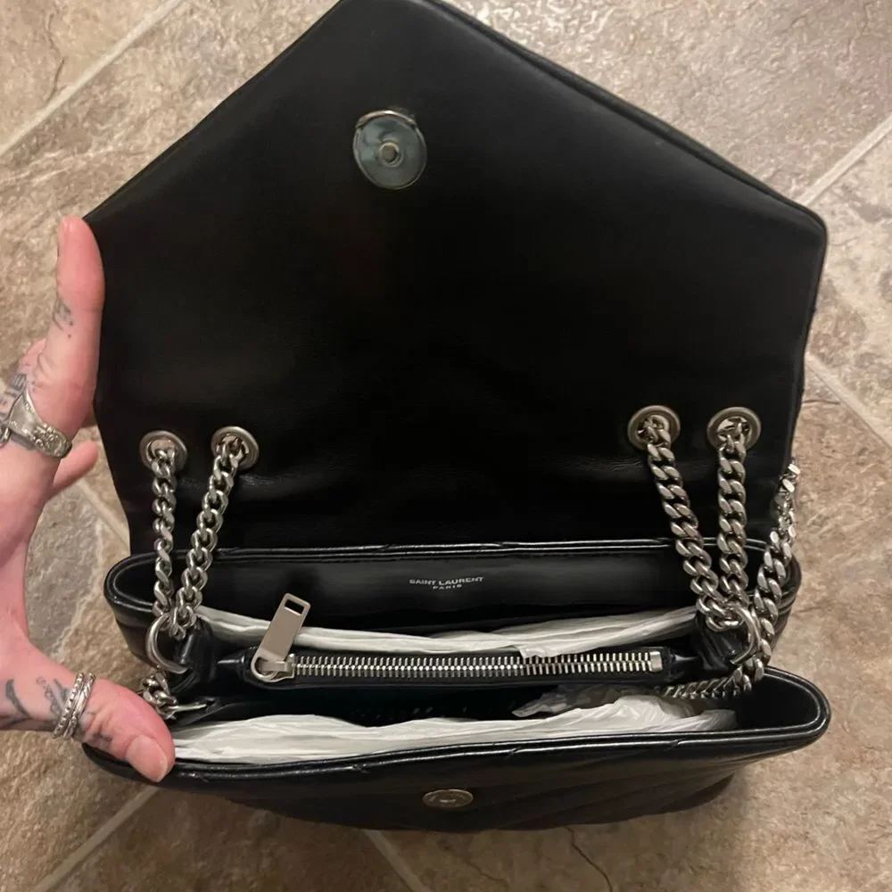 YSL Black LouLou - Picture 12 of 13